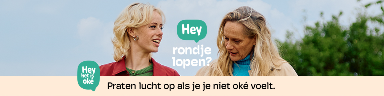 Campagnebeeld Hey praten lucht op als je je niet oke voelt. Twee vrouwen wandelend in gesprek